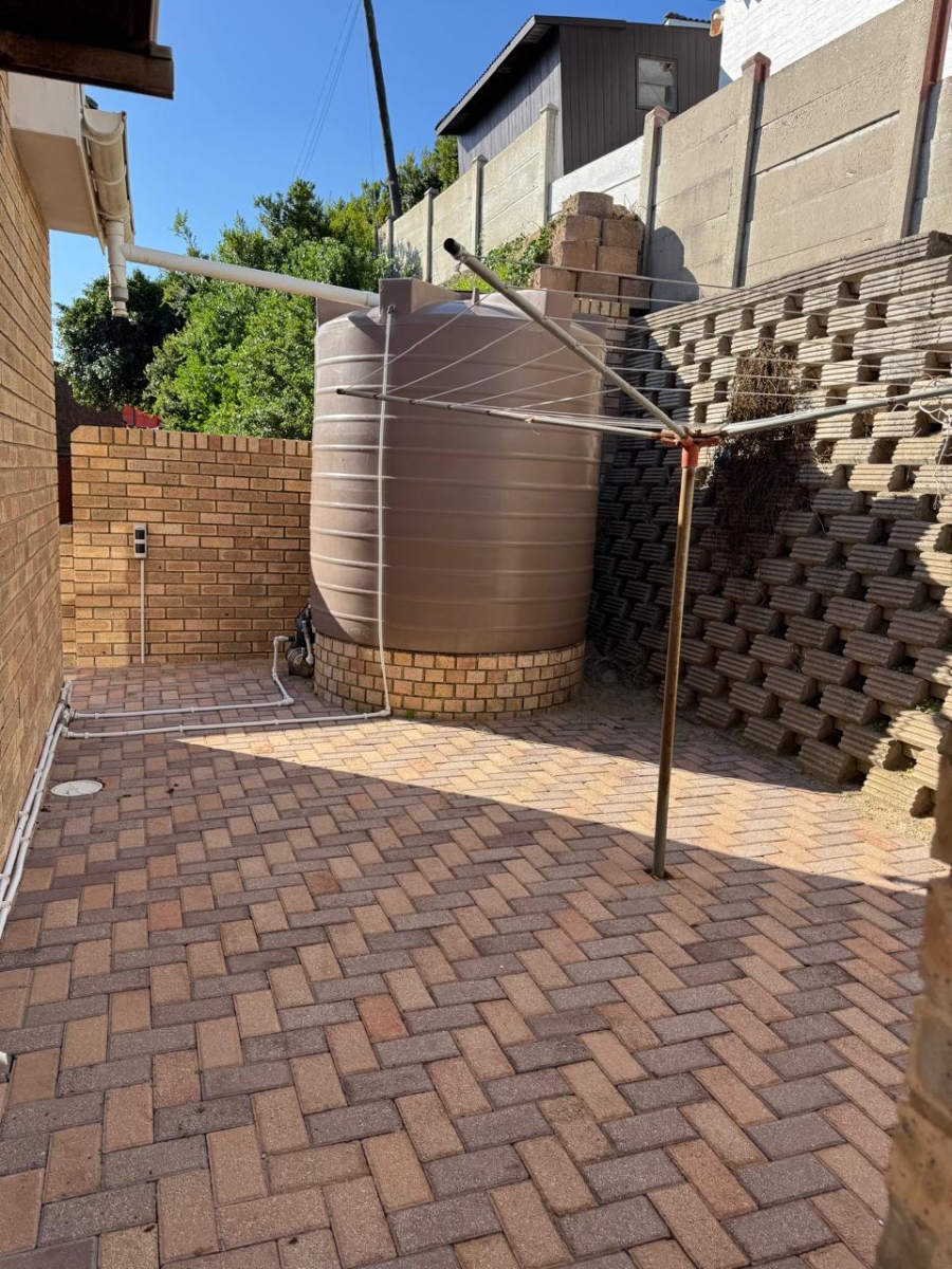 6 Bedroom Property for Sale in Aston Bay Eastern Cape